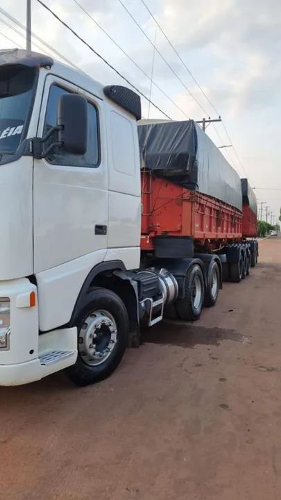 Caminhão Volvo FH12 420 6x4 ano 2005