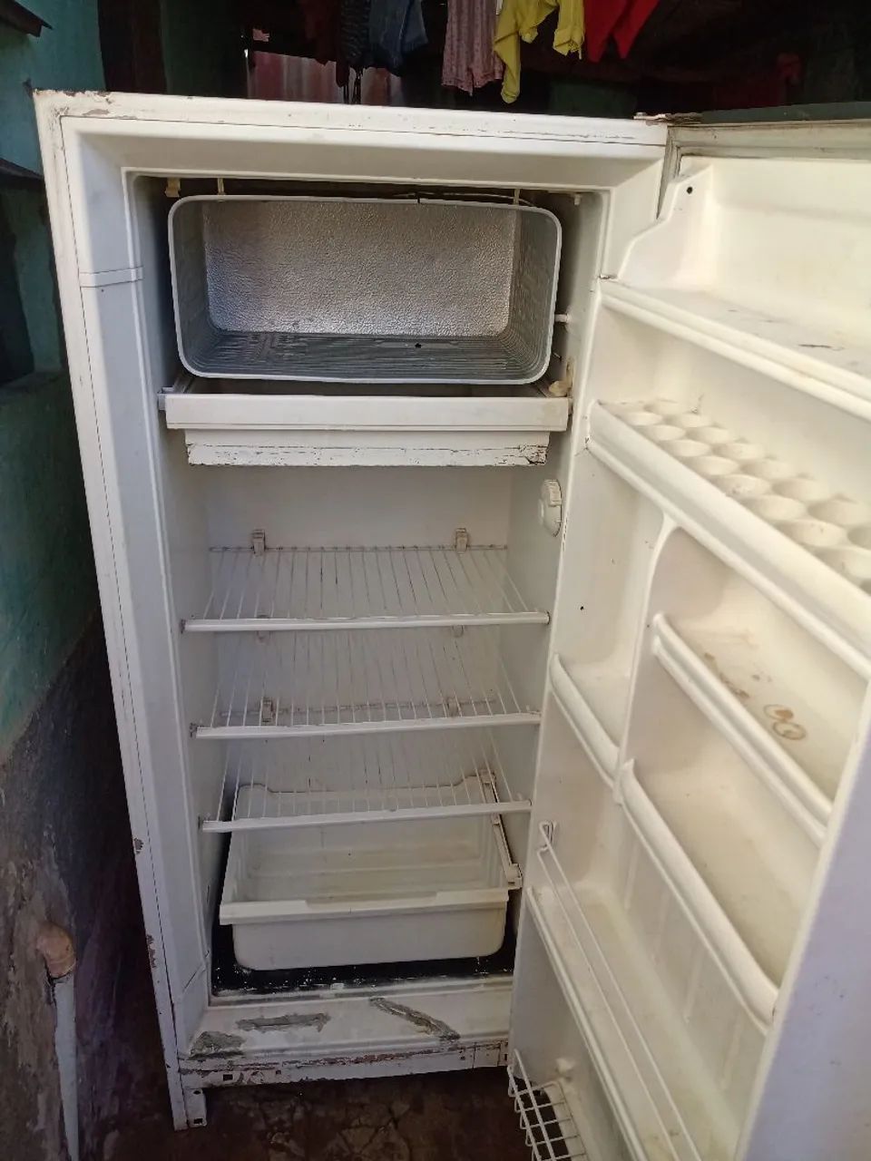 Geladeira boa conservada 