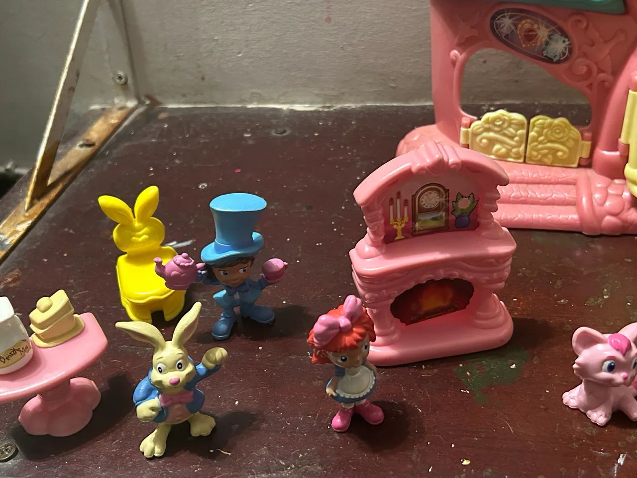 Castelo da Rainha de Copas e casa da Alice com miniaturas - Foto 3