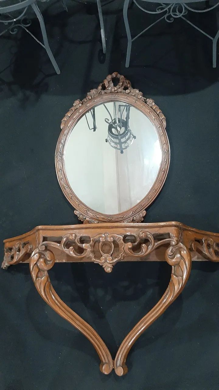 Aparador e espelho