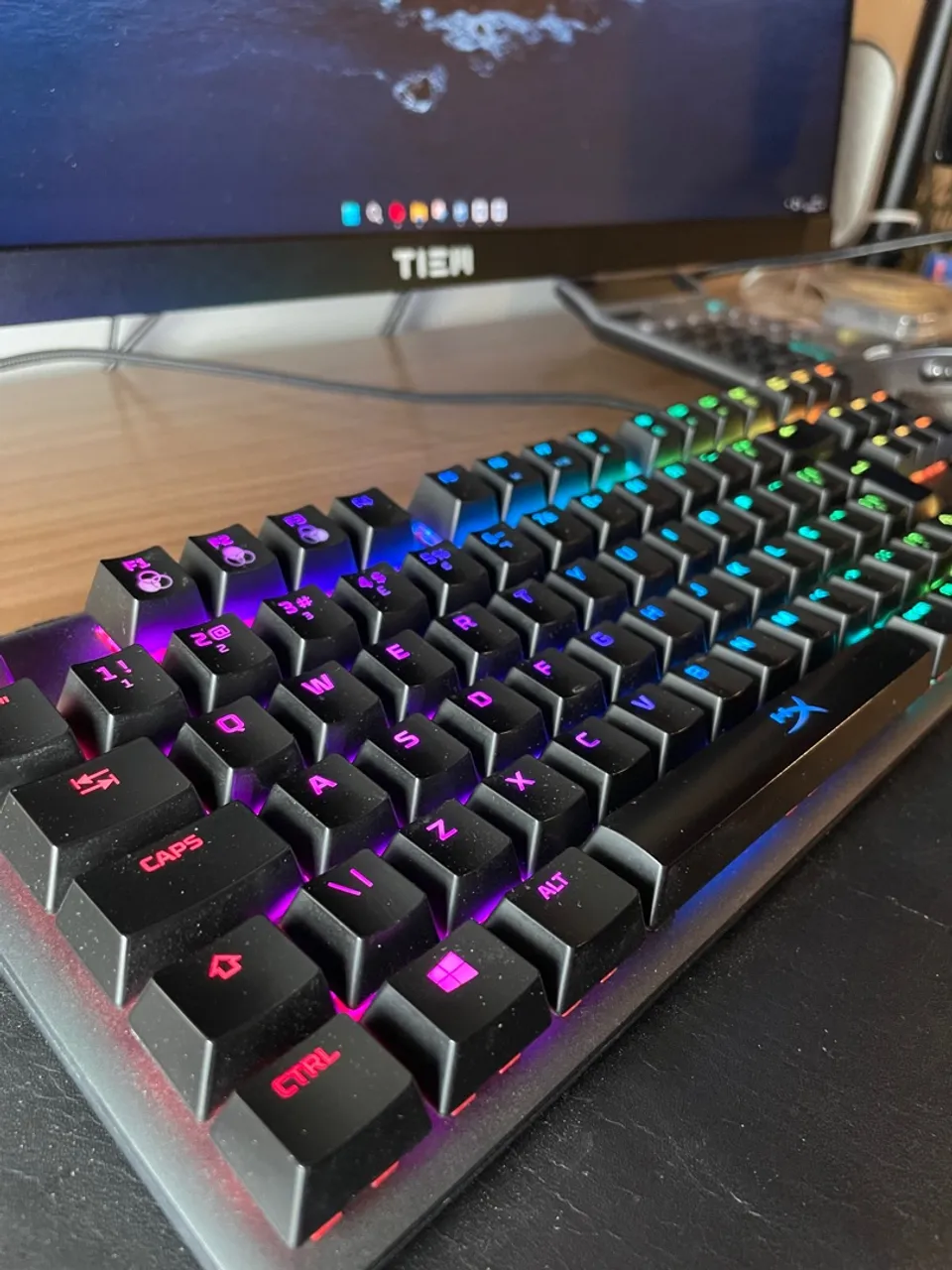 Teclado Gamer Mecânico RGB HyperX - Switch red