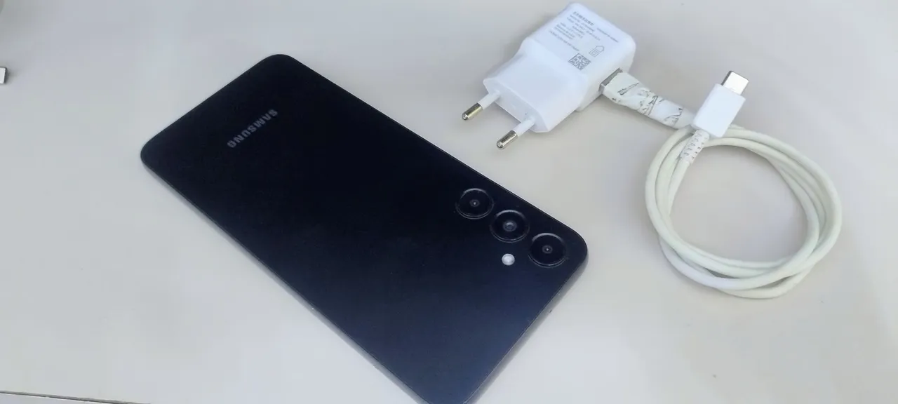 Samsung Smartphone A05S com Carregador - Novo!