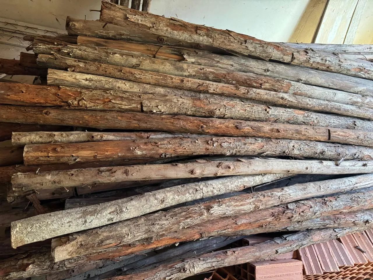 Estroncas de madeira