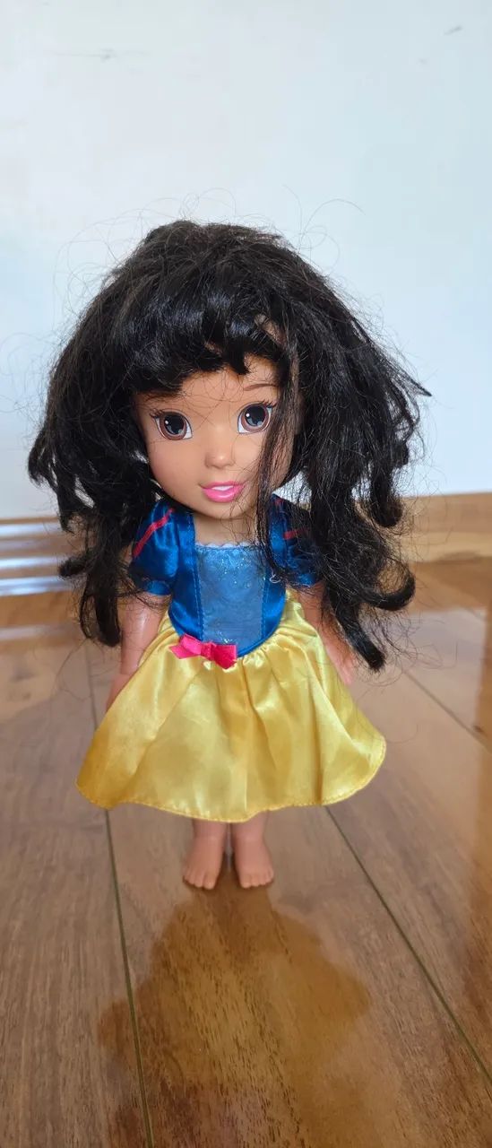 Boneca menina branca de neve com roupa e cabelo macio - Foto 2
