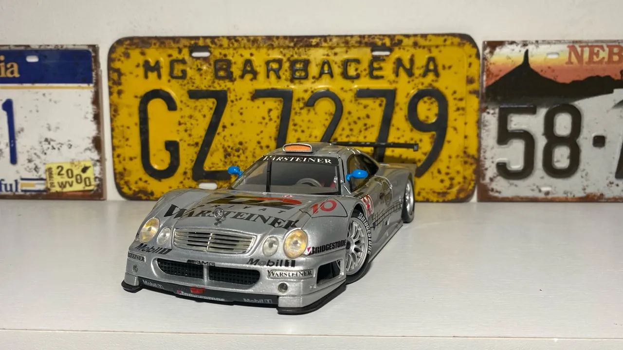 Miniatura Mercedes-Bens CLK 1/18