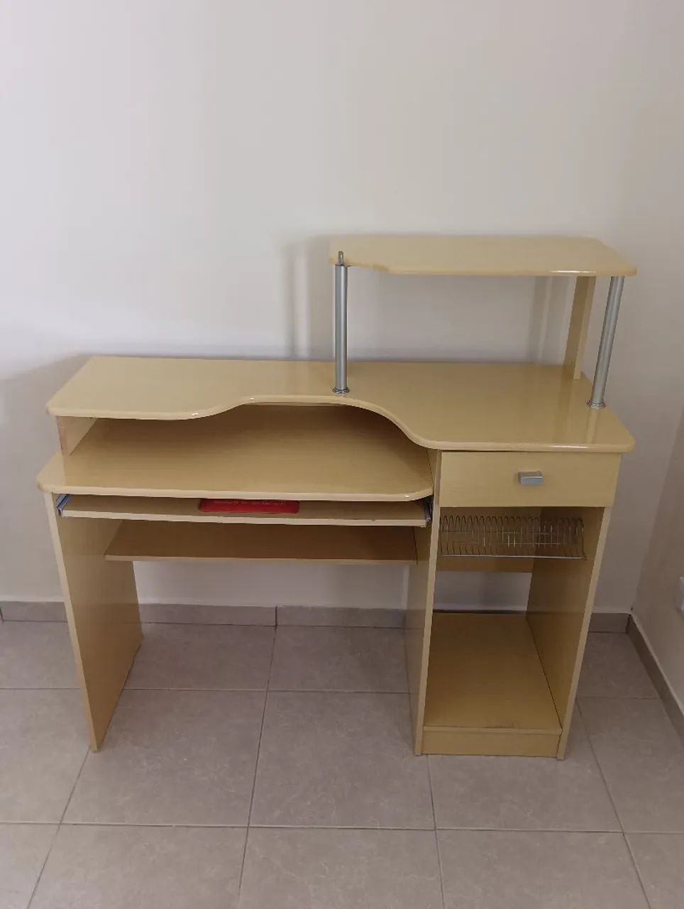 Escrivaninha para computador usada 64168528176131122