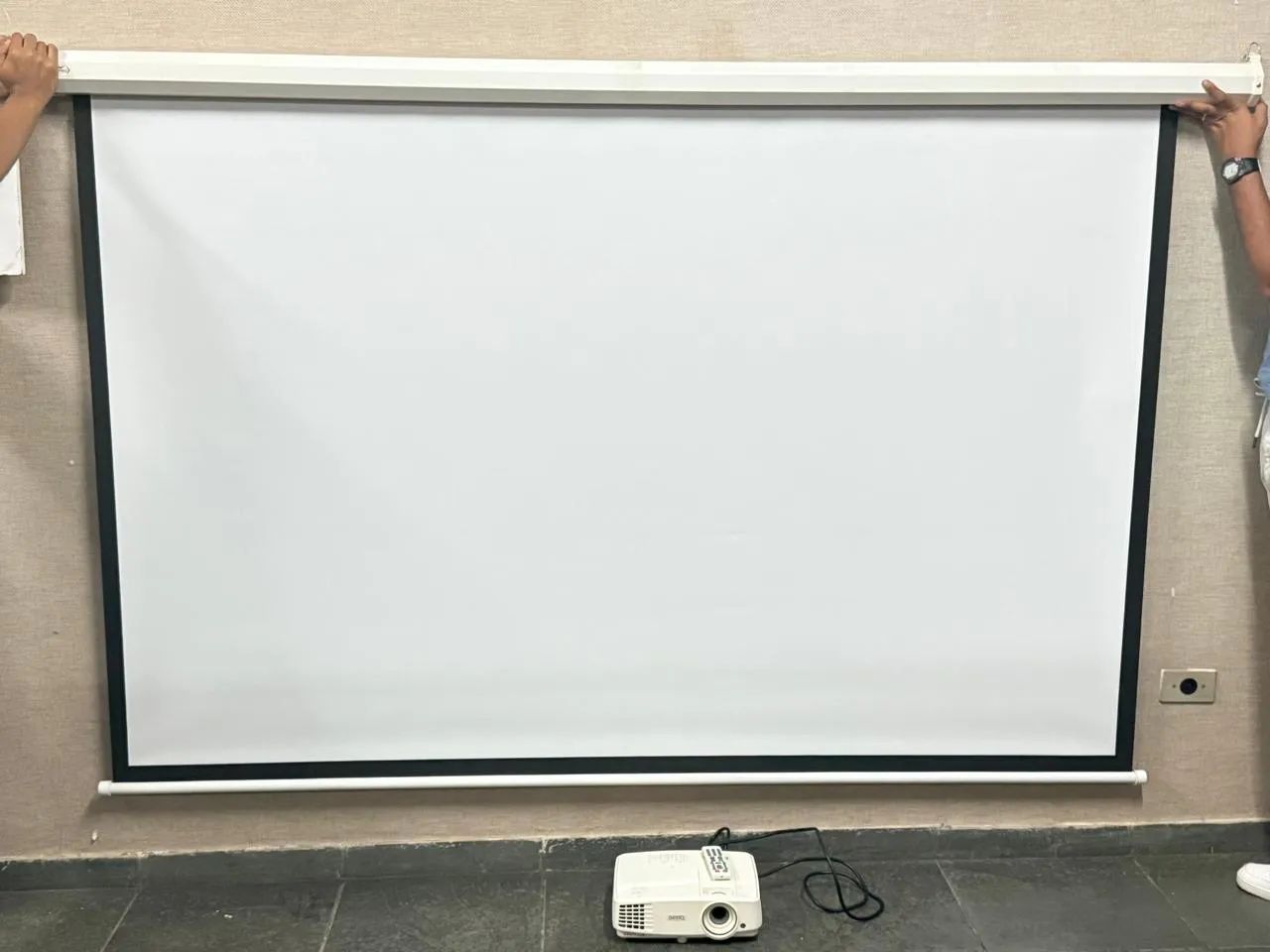 Projetor e telão