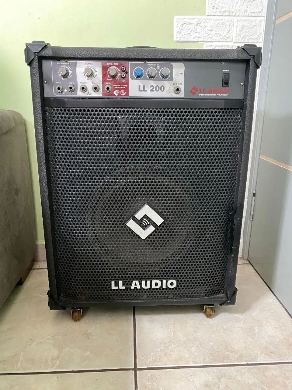 CAIXA AMPLIFICADA LL AUDIO LL200 50 WTS