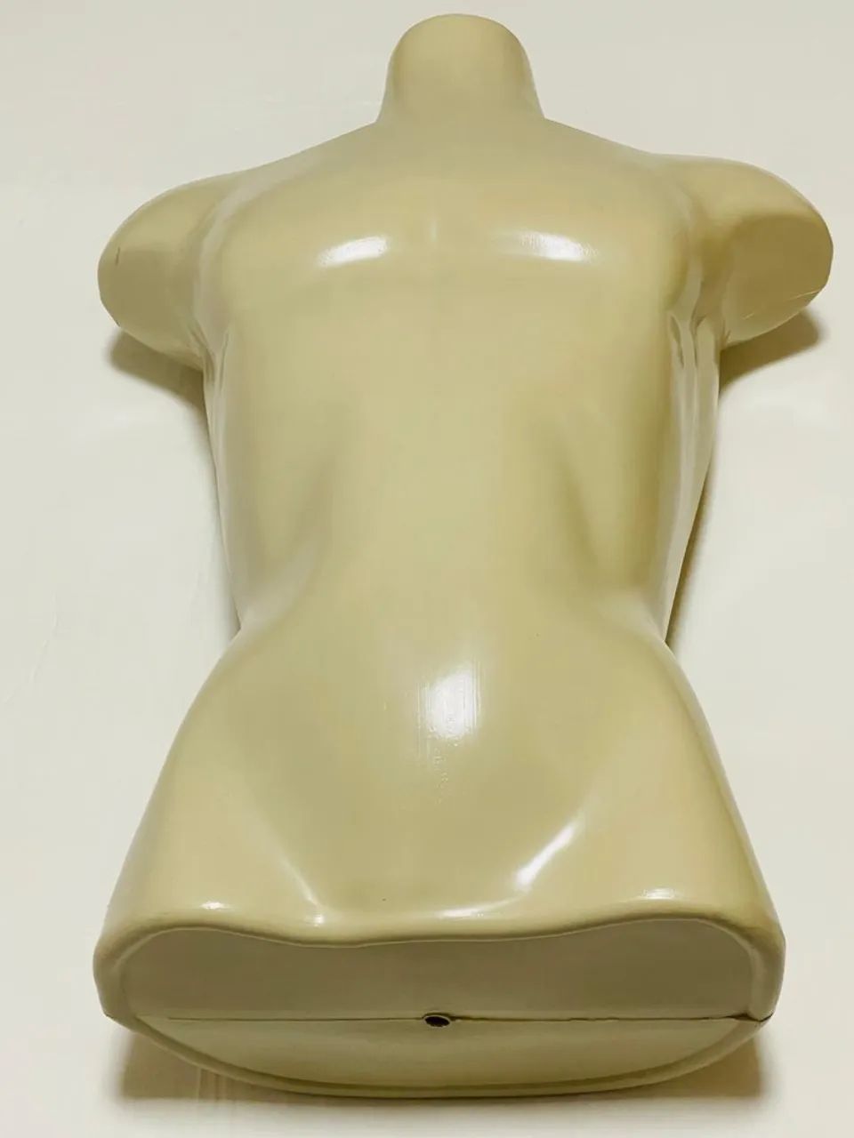 Busto manequim masculino bege plástico ótimo estado  - Foto 2