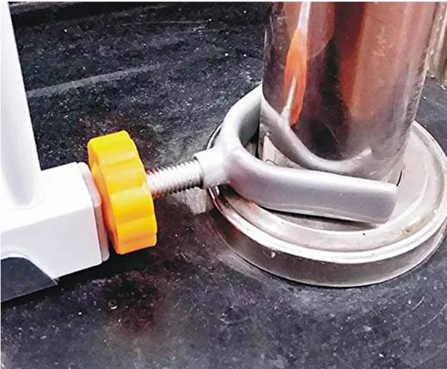 Y-shaped component for staircase grating fastening64840844889603122