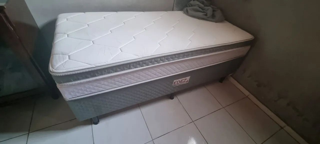 Cama de solteirão nova, ortobom molas ensacas
