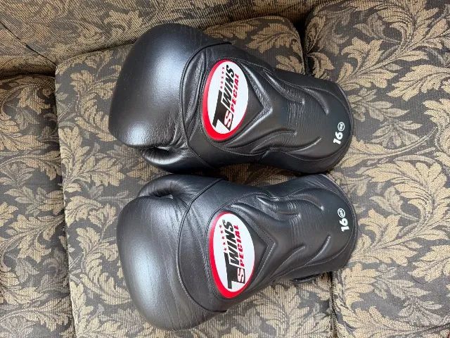 LUVA DE MUAY THAI TWINS 