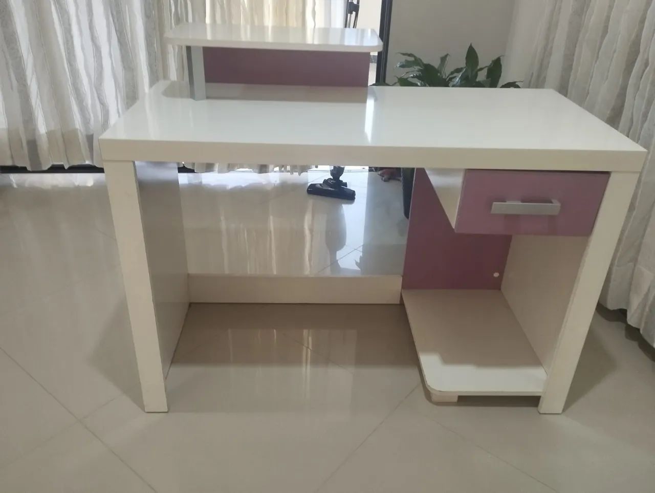 Vendo mesa, painel e espelho  - Foto 4
