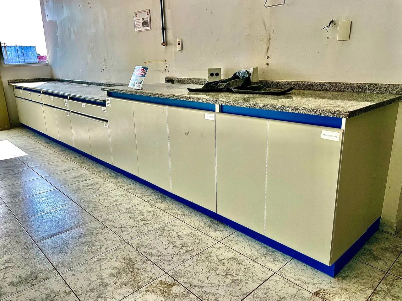 Móveis e bancadas para laboratório  * - Foto 2
