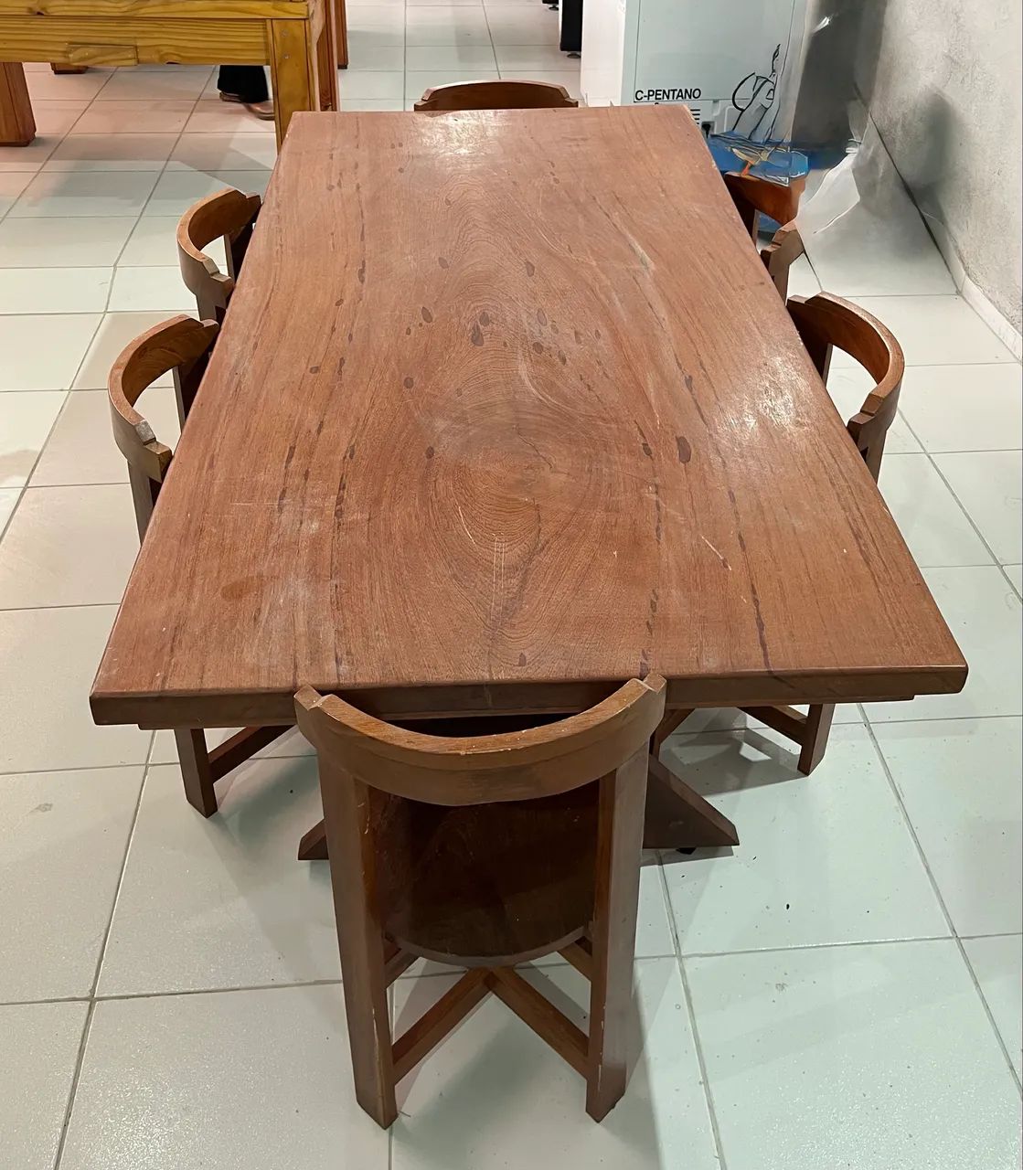 MESA DE JANTAR EM MADEIRA MACIÇA COM 6 CADEIRAS - Foto 2