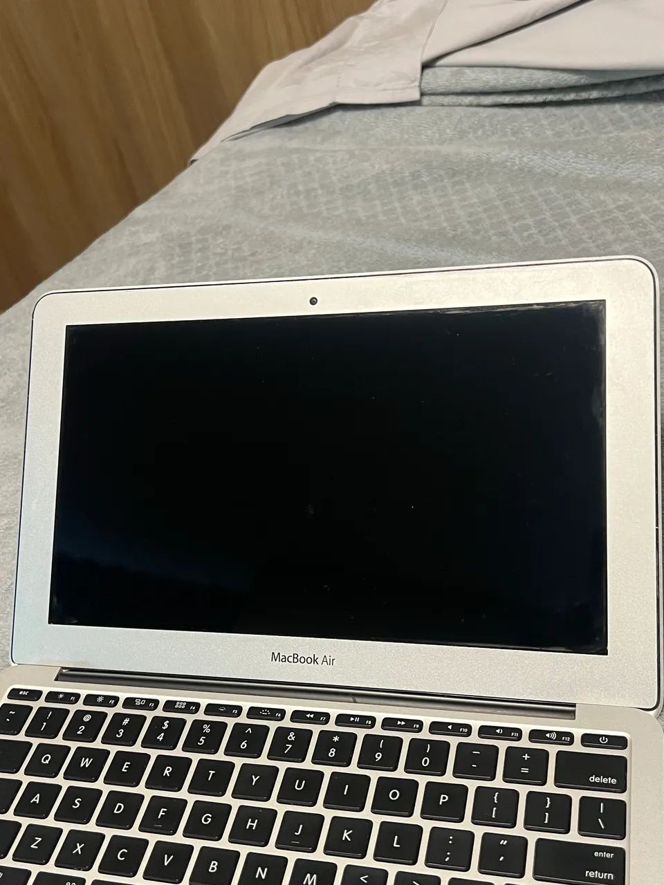 Apple MacBook Air 11 polegadas  2012 com DEFEITO (prateado) - Foto 3