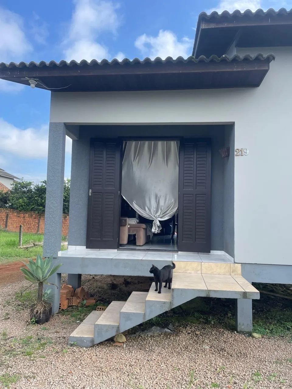 Casa de alvenaria semimobiliada com 2 quartos, sala e cozinha integradas, banheiro e área  - Foto 2