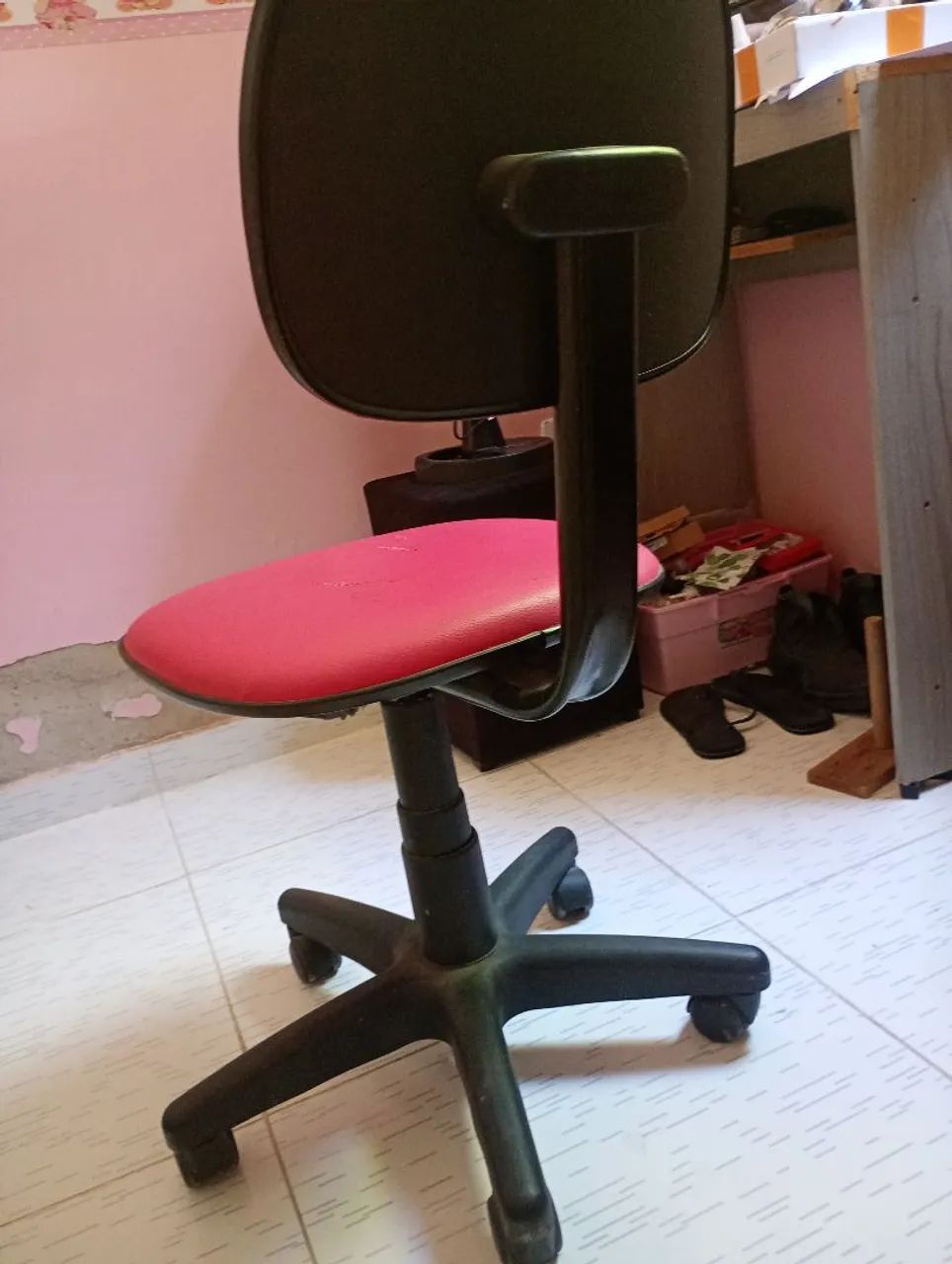 Cadeira giratória rosa - Foto 3