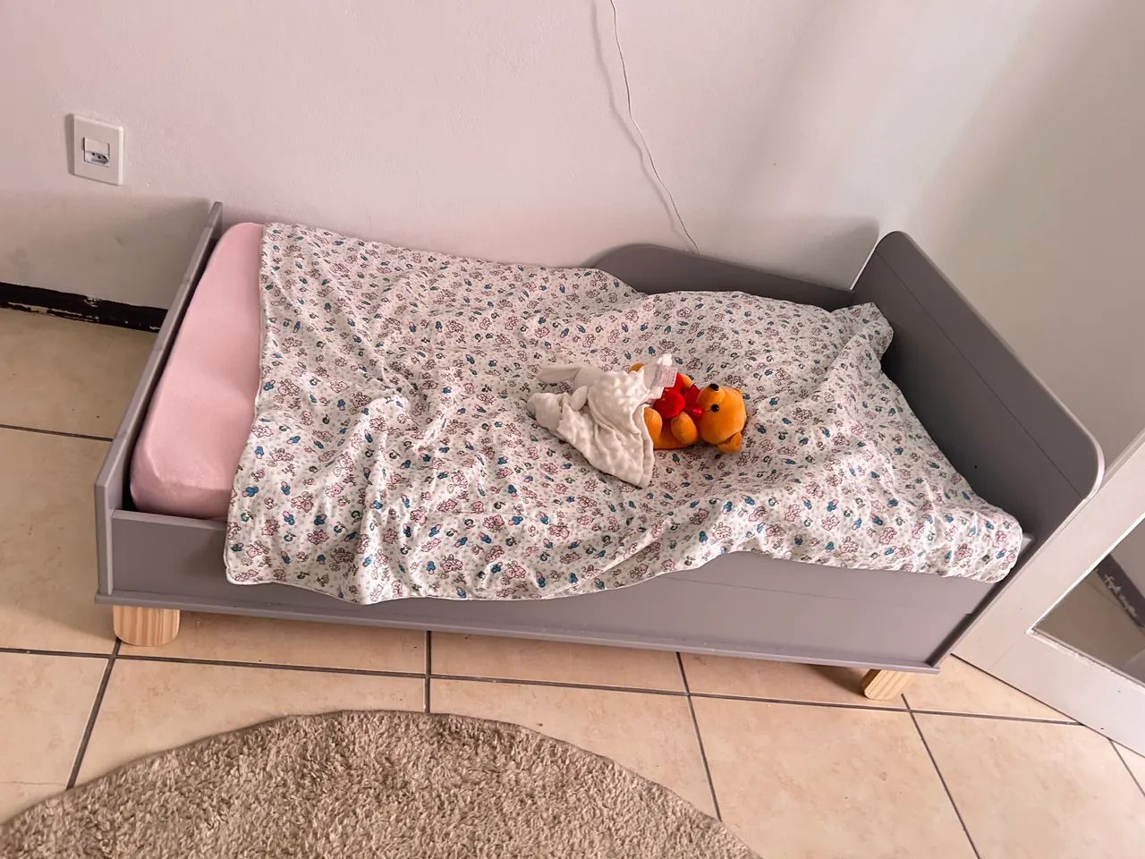 Quarto de bebê- guarda roupa, cômoda e berço que vira cama - Foto 3