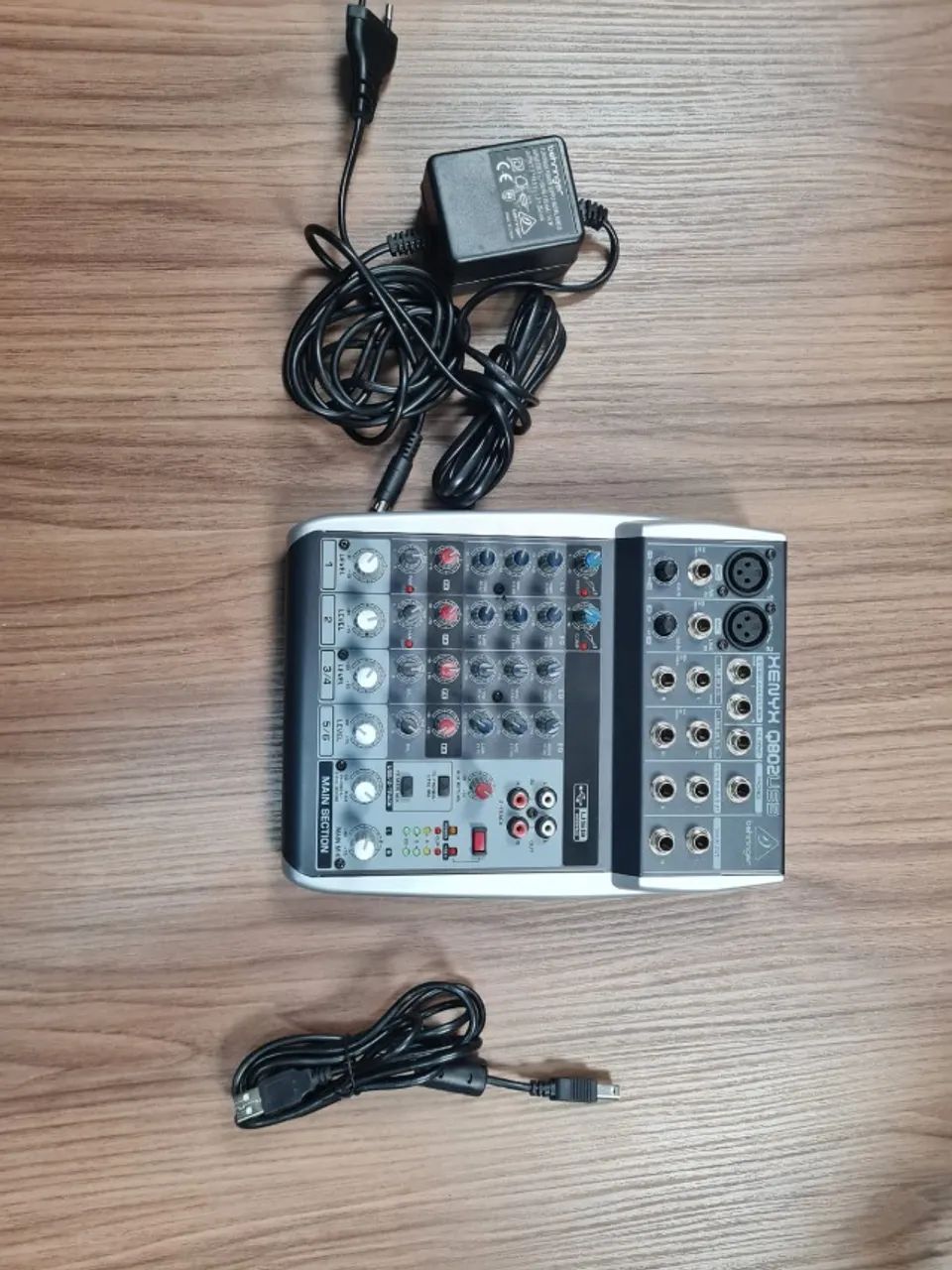 Mesa de som Behringer XENYX Q802USB Premium 8-Input 2-Bus - Foto 2