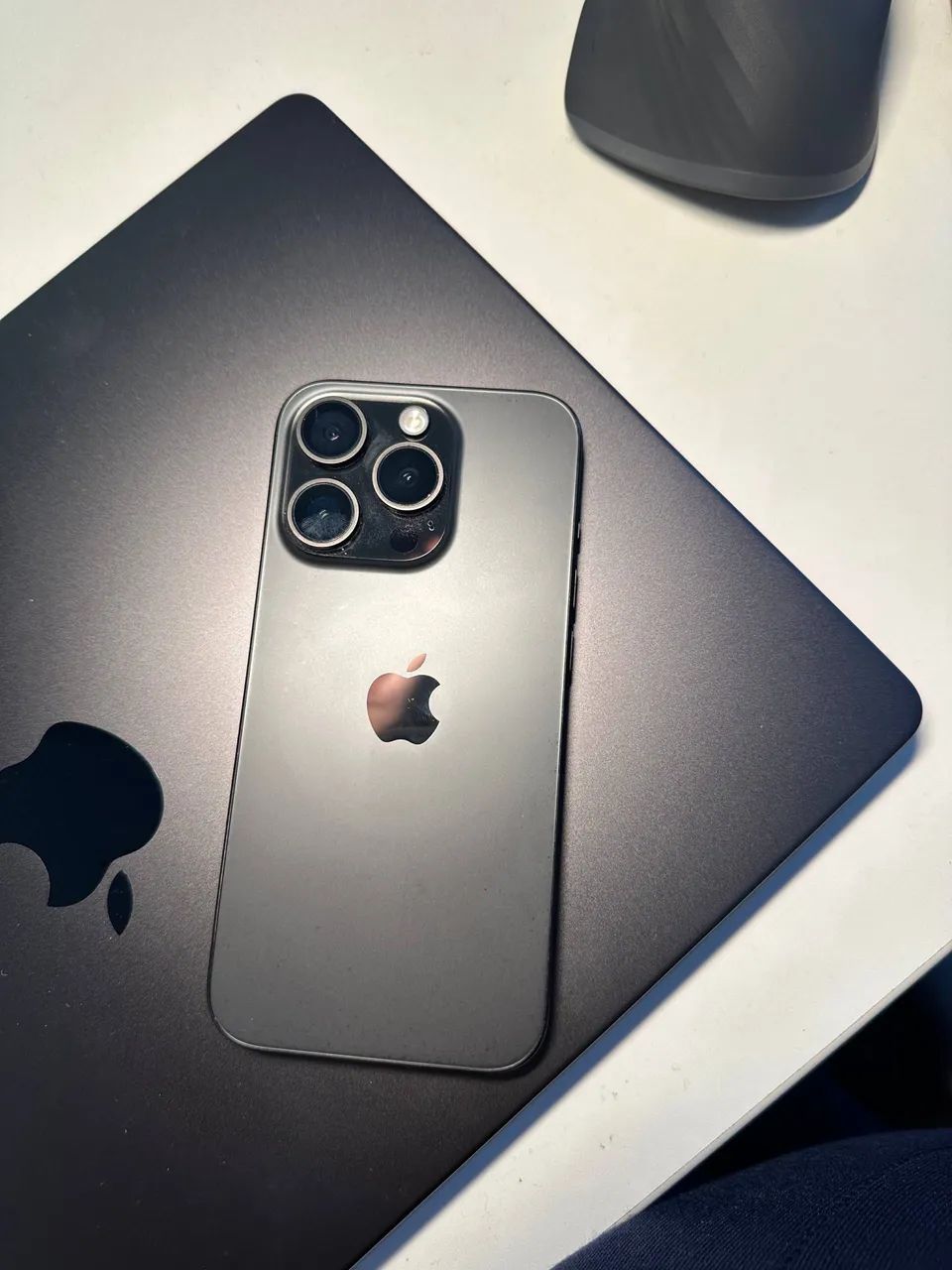 iPhone 15 Pro - 256GB Seminovo impecável 