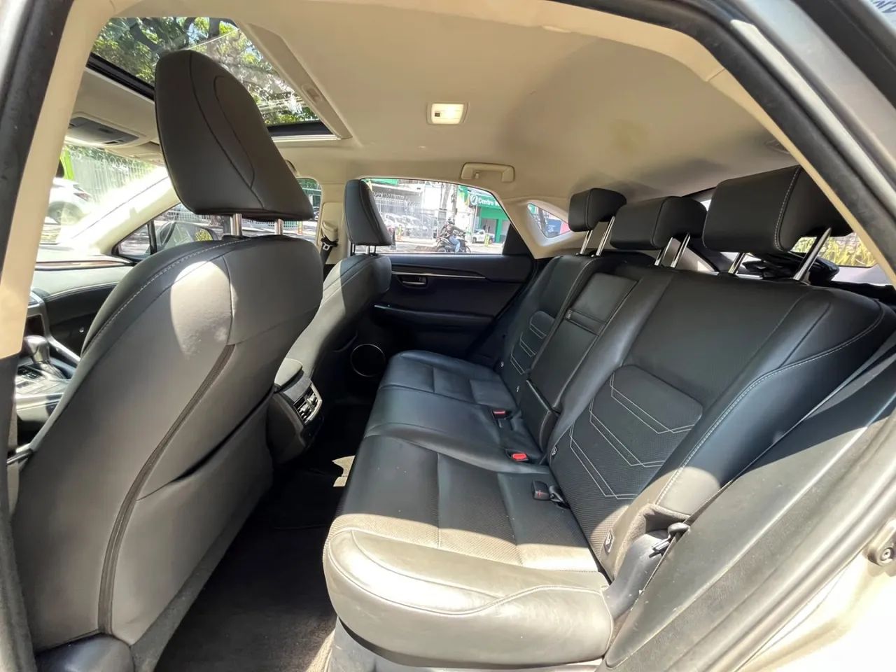 Lexus NX-300 H Luxury 2.5 16V Aut., foto 12 de 17