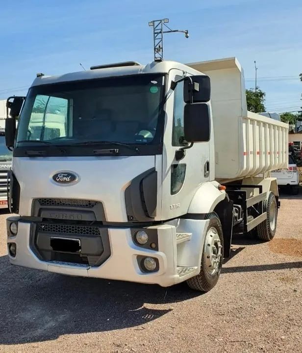 Ford cargo 1319 4x2 - 2013 Caçamba   - Foto 2