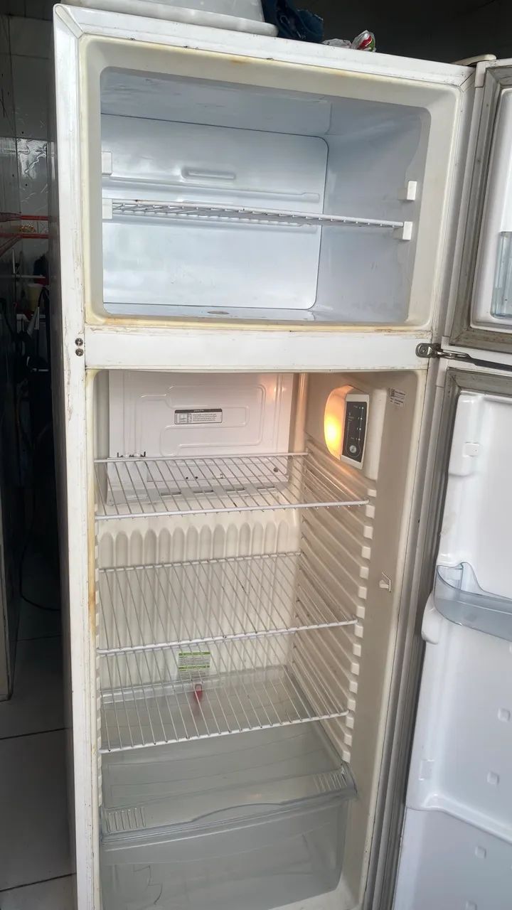 Geladeira com defeito  - Foto 2