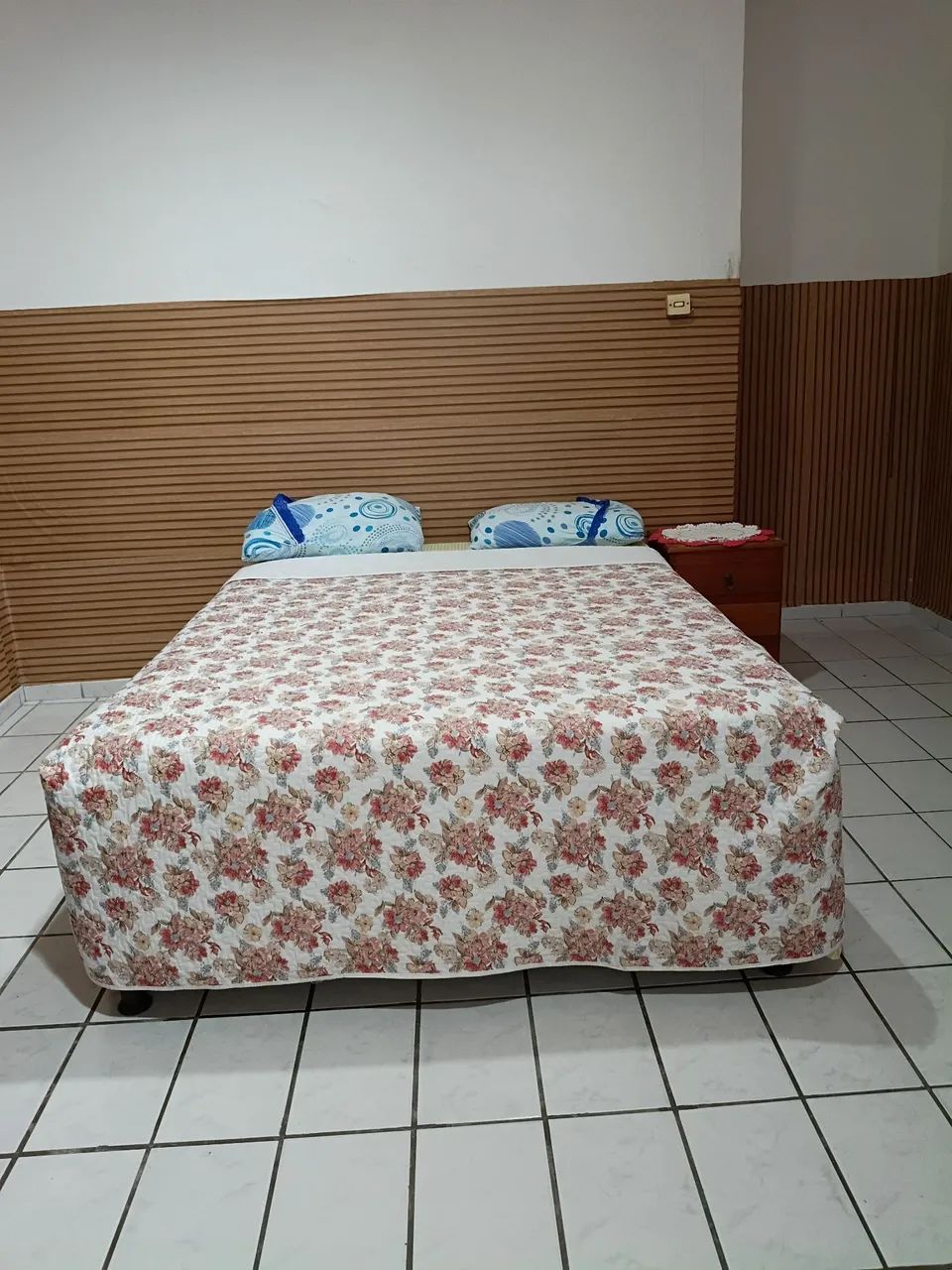 Mobiliados quarto banheiro cozinha.