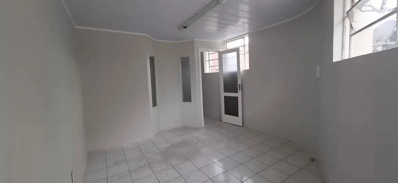 Sobreloja com 32m² - Locação em Coqueiros.