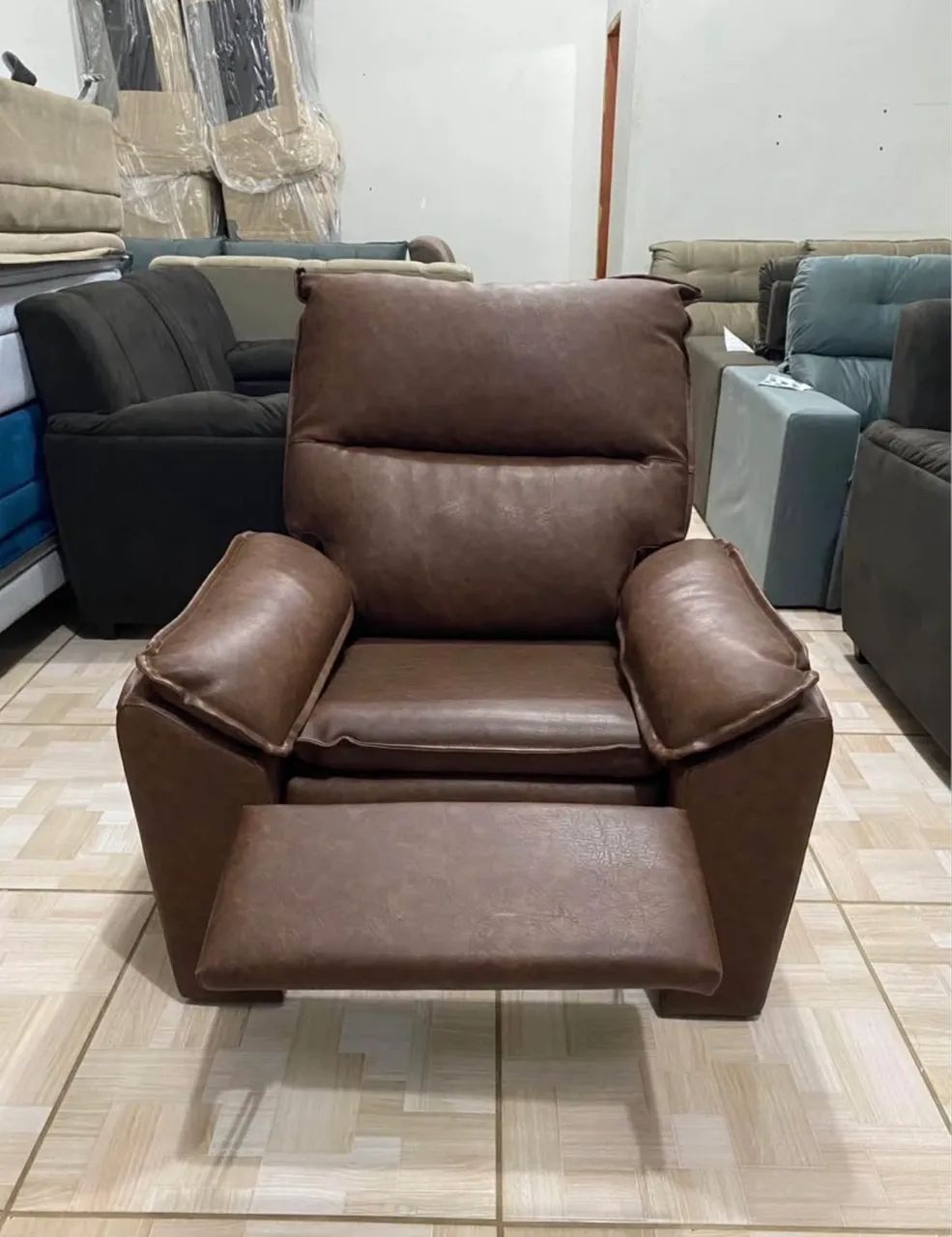 Poltrona Retrátil e Reclinável Premium Courino ( Direto da Fábrica )  - Foto 2