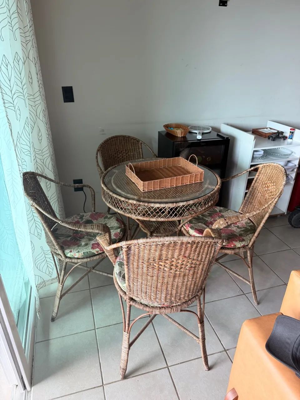 Mesa 4 lugares com cadeira