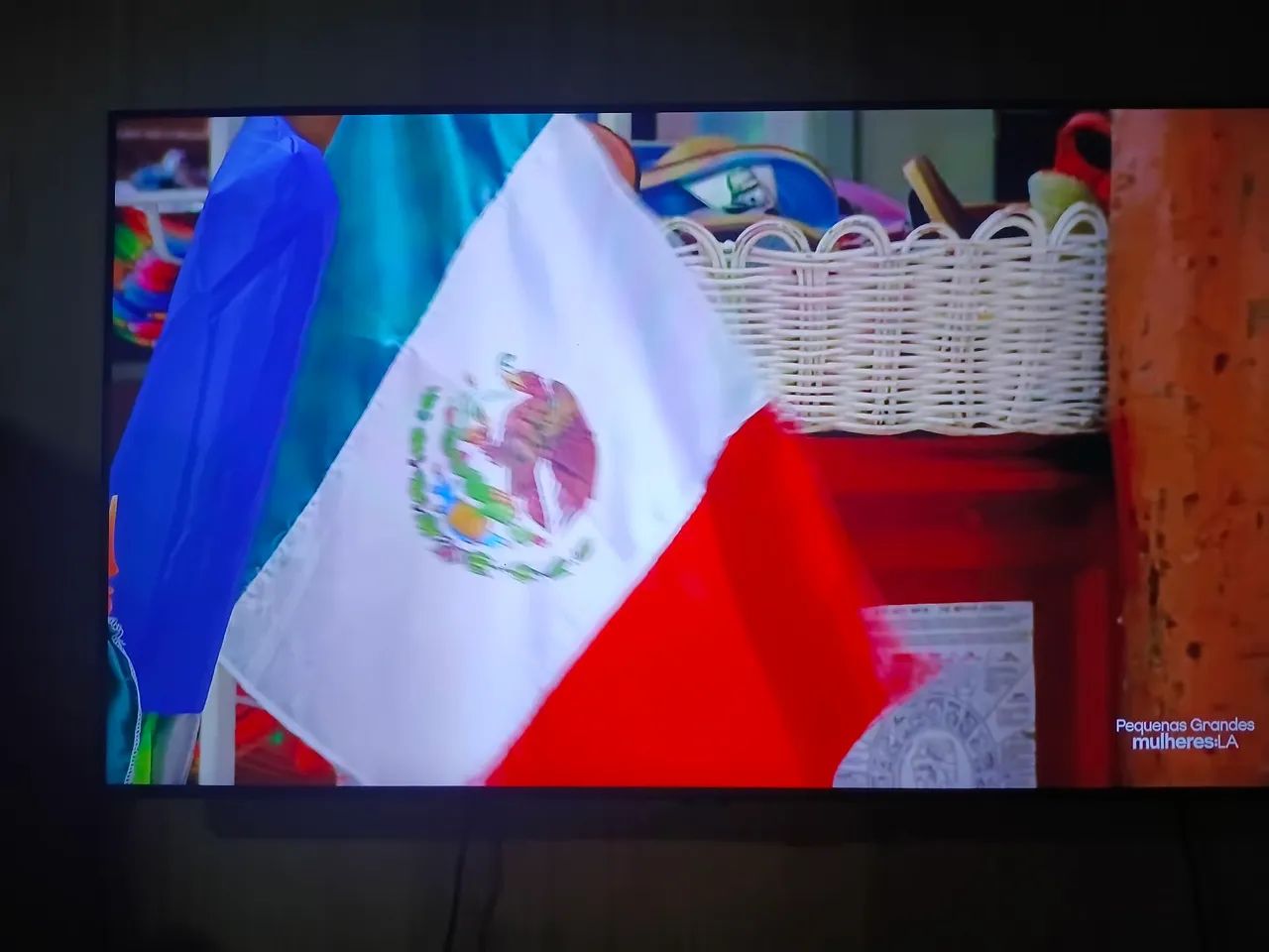 Tv smart de 55 polegadas samsung , muito nova 