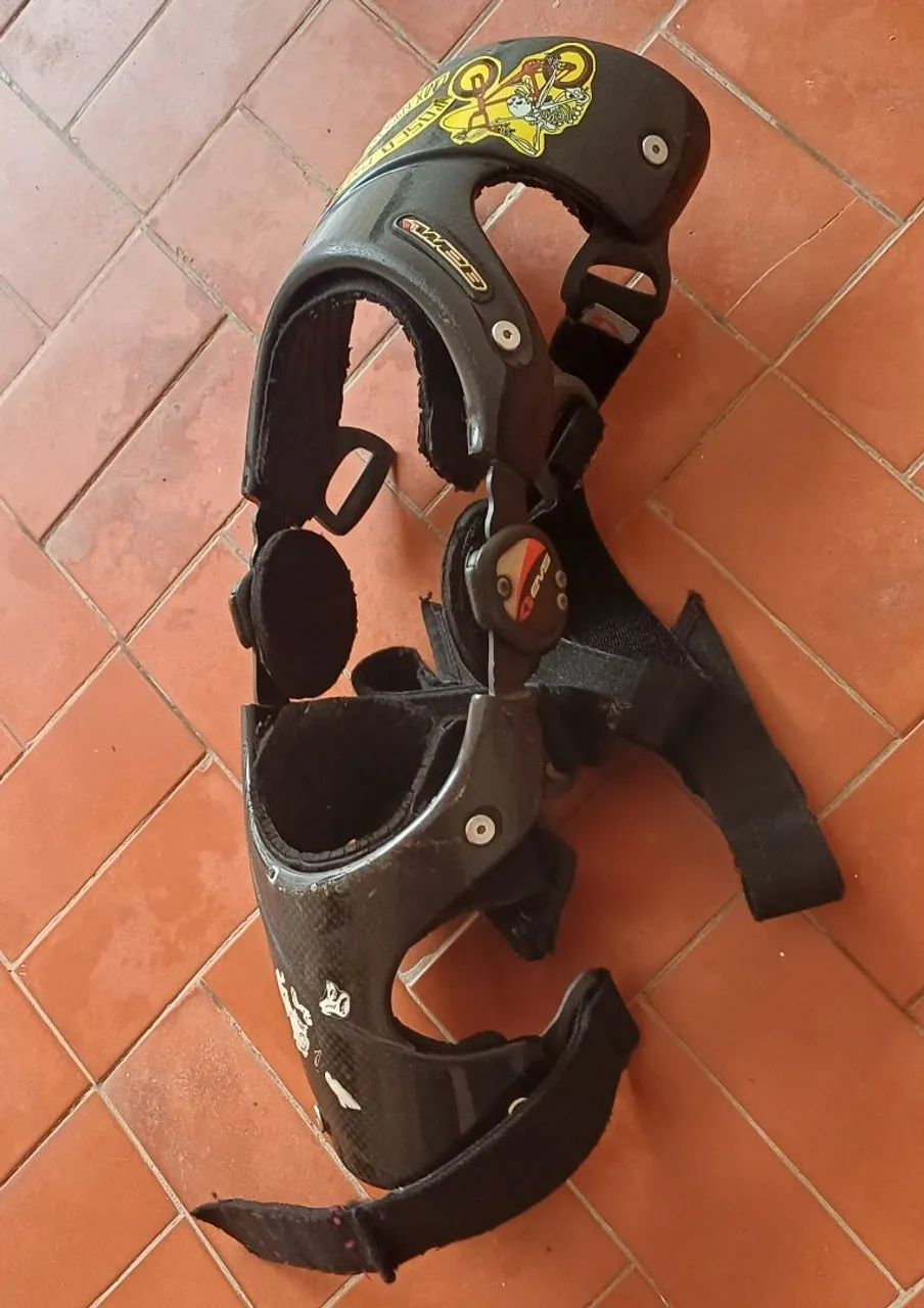 Joelheira esquerda articulada EVS pra motocross e bmx  - Foto 3