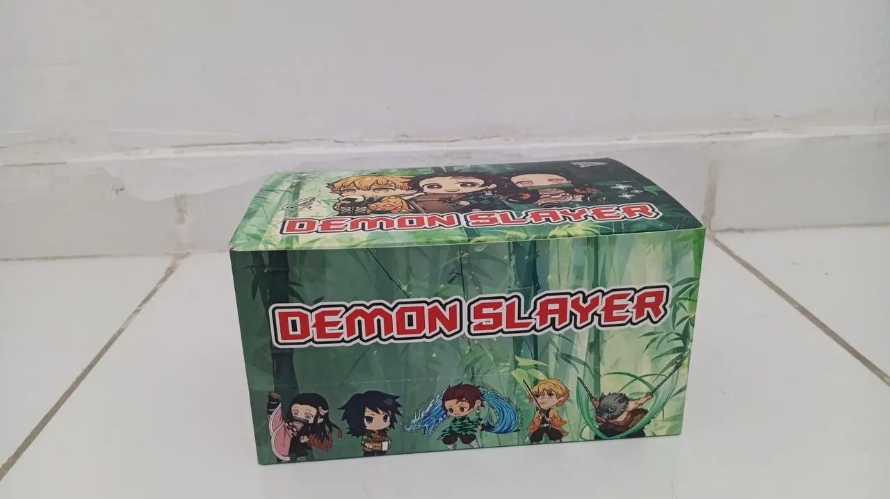 Caixa surpresa de personagens de Demon Slayer. - Foto 3