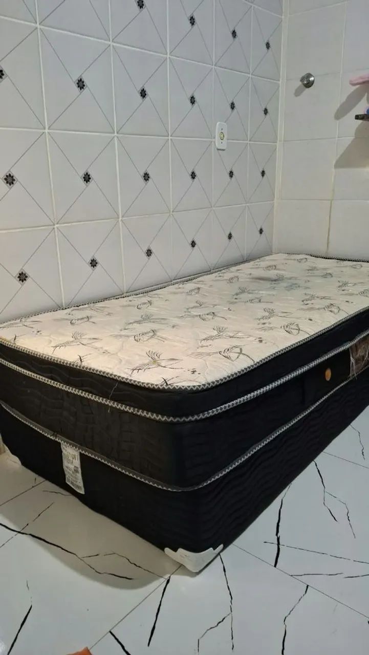 CAMA BOX SOLTEIRO COM BASE CONSERVADA(ACOMPANHA OS 6 PÉS