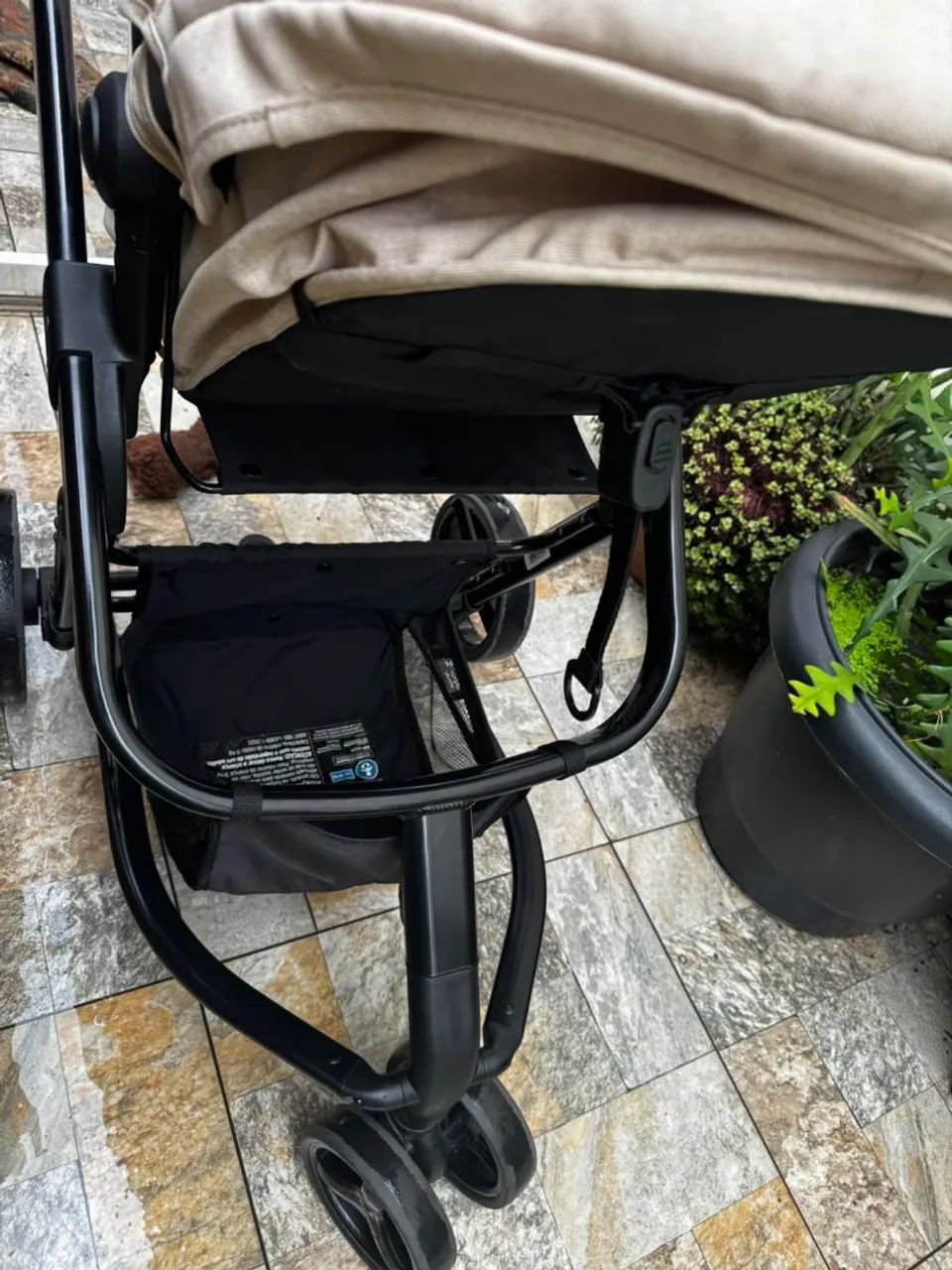 Carrinho de bebê Safety 1st com bebê conforto - Foto 5