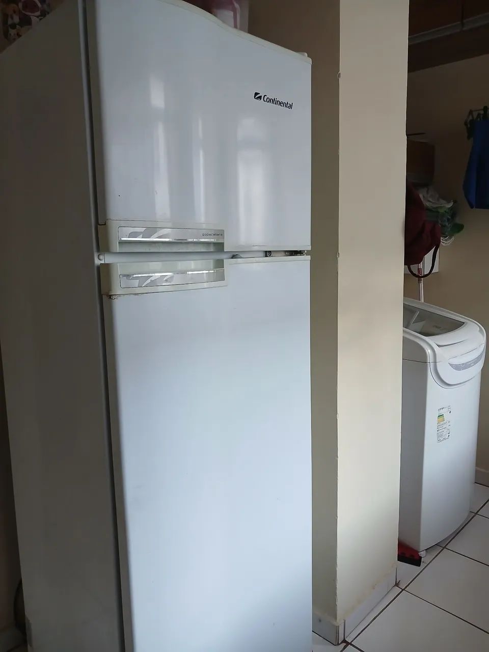 Refrigerador continental funcionando normalmente 