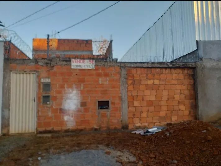 LOTE  ,_ VENDE-SE :  casa com Lote todo murado com água, luz e asfalto.  - Foto 2
