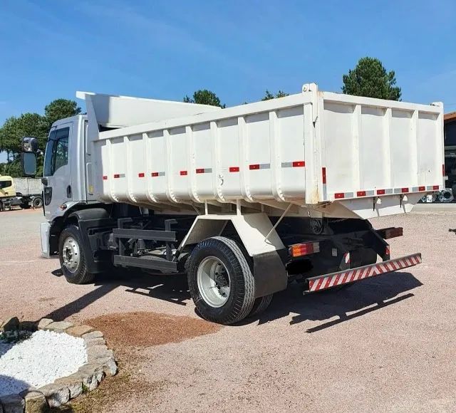 Ford cargo 1319 4x2 - 2013 Caçamba   - Foto 9