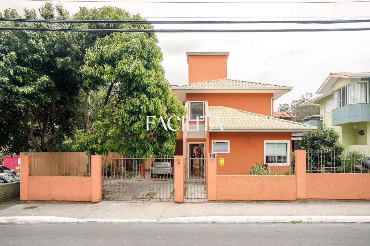 Casa com 3 quartos no bairro Sambaqui, Florianópolis