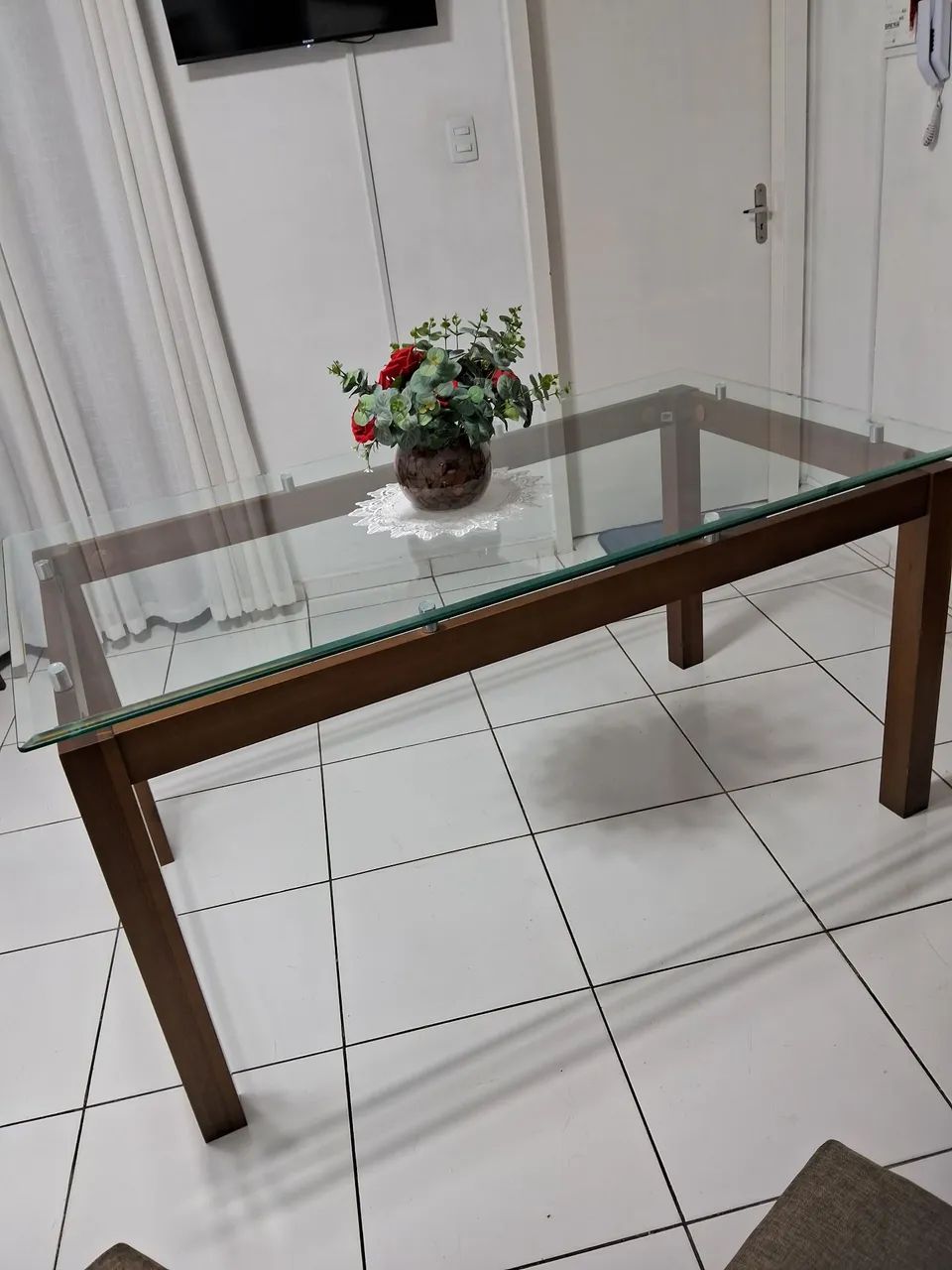 Vendo mesa com tampo de vidro