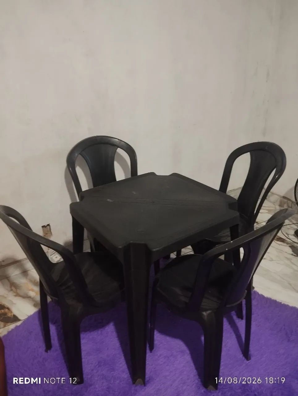 Mesa com 4 cadeiras