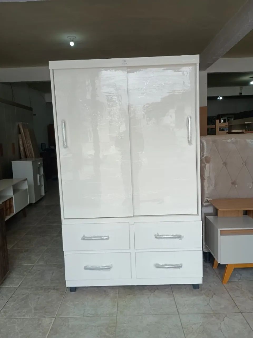 Guarda Roupas solteirão em bloco de madeira novo 