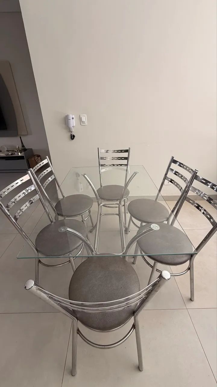 Conjunto mesa e 6 cadeiras