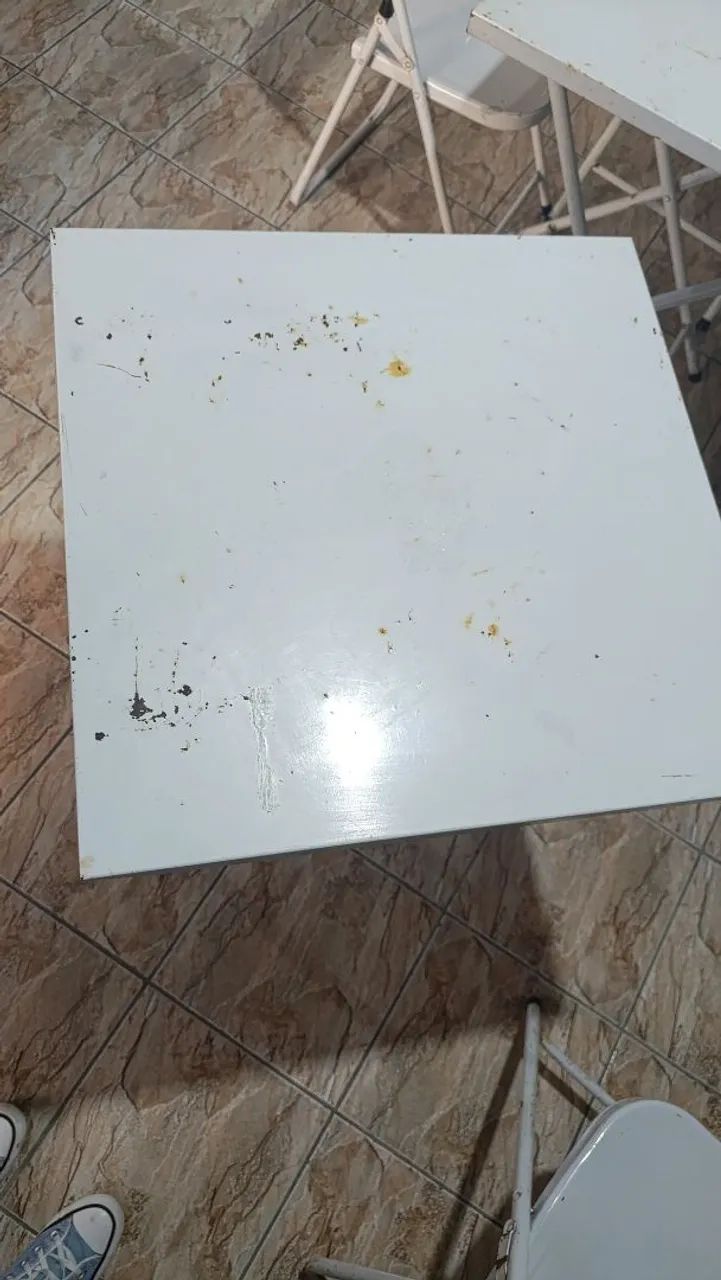 Vendo mesa com cadeiras  - Foto 2