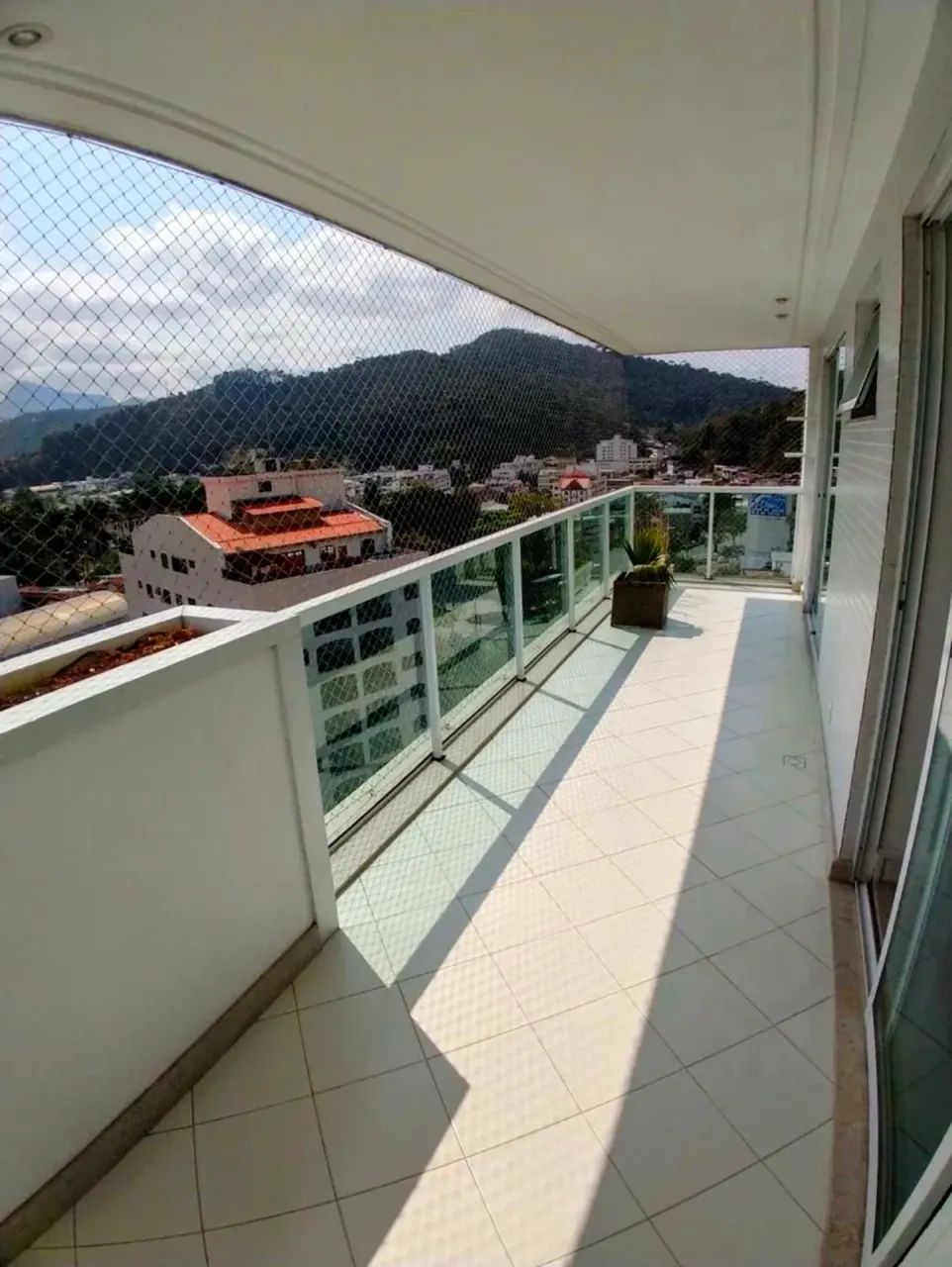 Excelente apartamento com 3 suites e 2 vagas.