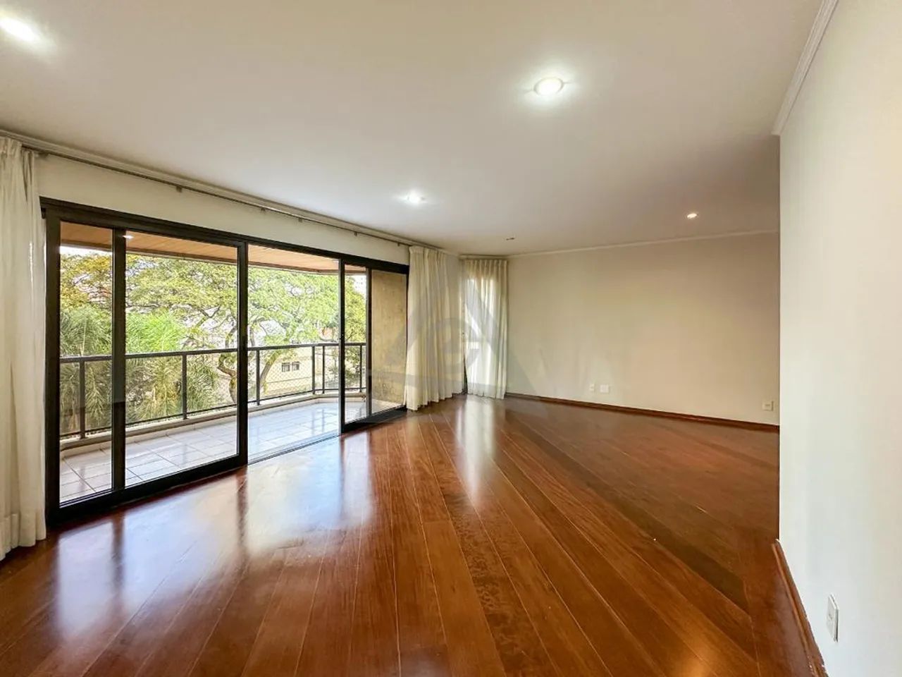 Apartamento para alugar em Campinas, Cambuí, com 4 quartos, com 195 m², Edifício Arraial d