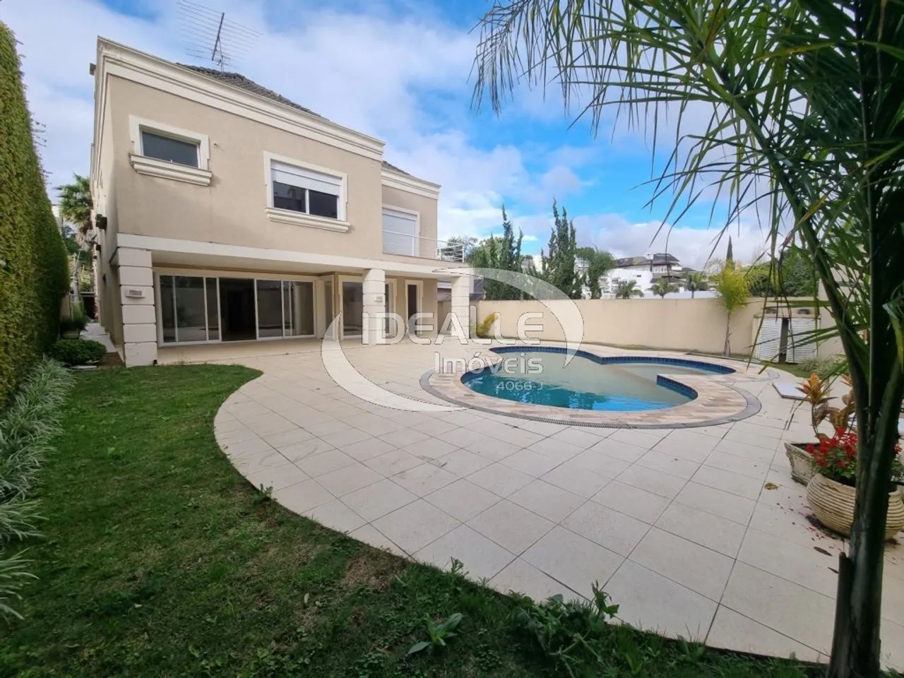 Casa em condomínio no Campo Comprido