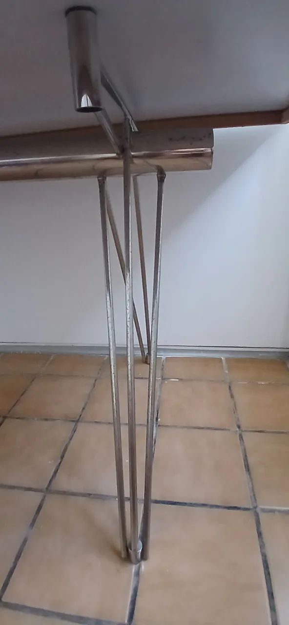 Mesa de inox e tampo de vidro  - Foto 4